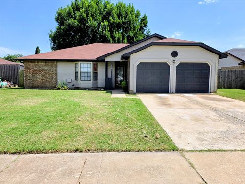 2641 Berkshire Ln, Grand Prairie, TX, 75052-3815 | Card Image