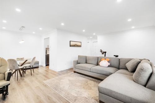 209-209 72 Ave, Surrey, BC, V3W2P6 | Card Image