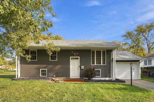 1112 Hawthorne Dr, Bettendorf, IA, 52722-3027 | Card Image