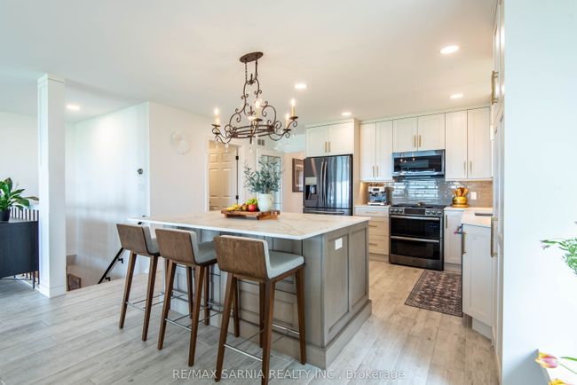 4062 Bluepoint Dr, House other with 3 bedrooms, 3 bathrooms and 4 parking in Town Of Plympton Wyoming ON | Image 12