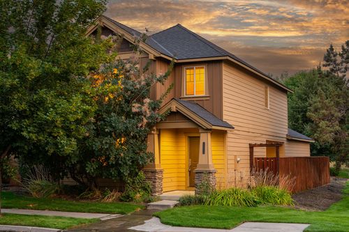 2822 Nw Elm Ave, Redmond, OR, 97756-5504 | Card Image