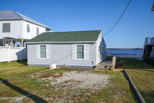 201 Riverside Dr, Sneads Ferry, NC, 28460-6679 | Card Image