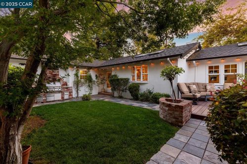 1000 Walnut Dr, Lafayette, CA, 94549-4628 | Card Image