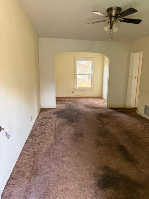 916 W London St, El Reno, OK, 73036-3424 | Card Image