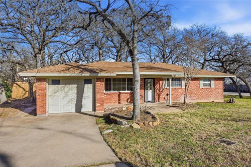 2900 Chippewa Trl, Lake Worth, TX, 76135-3804 | Card Image