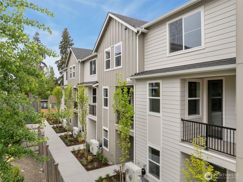 a4-7925 230th St Sw, Edmonds, WA, 98026-8731 | Card Image