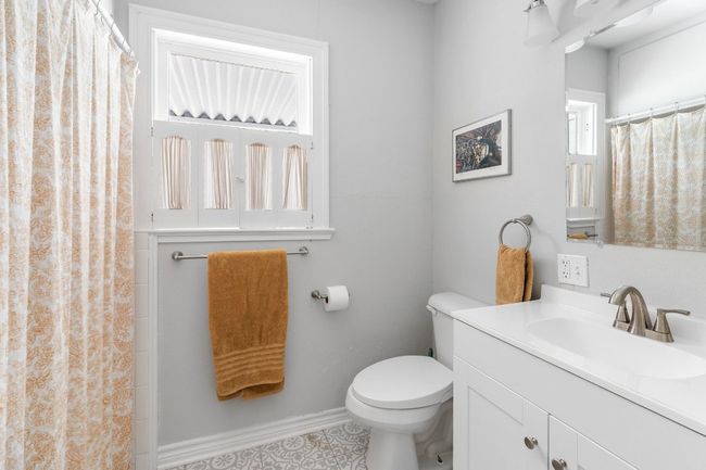 Full bathroom with vanity. | Image 18