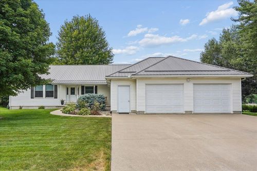 385 Hickory Ln, Lansing, IA, 52151-9706 | Card Image