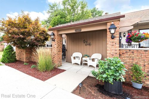 1-25831 Lexington Dr, South Lyon, MI, 48178-1089 | Card Image