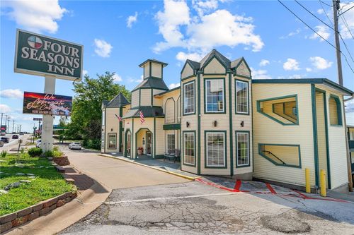 1360 W 76 Country Blvd, Branson, MO, 65616-3311 | Card Image