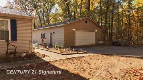 9847 Oakley Rd, Saint Charles, MI, 48655-9527 | Card Image