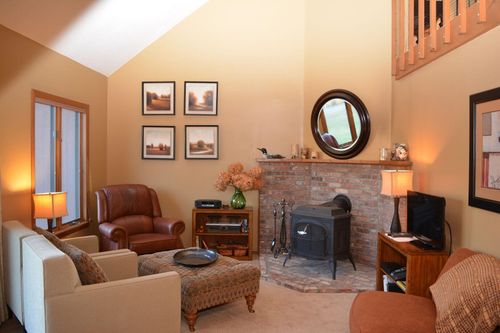 c18-818 Covered Bridge Ln, Grantham, NH, 03753-5427 | Card Image