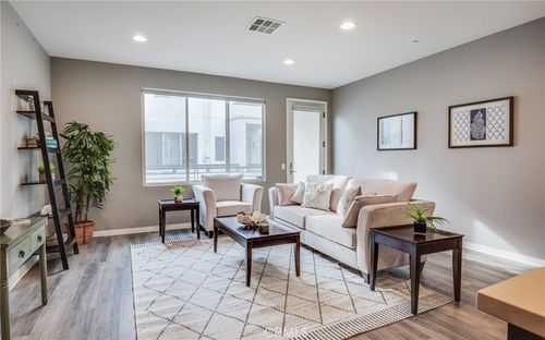 102-12921 Mission, Hawthorne, CA, 90250 | Card Image