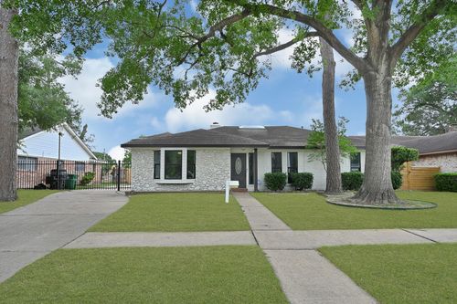 7530 Deep Forest Dr, Houston, TX, 77088-6720 | Card Image