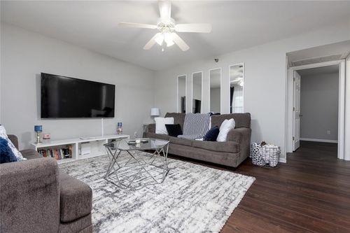 6834 N Olive St, Gladstone, MO, 64118-2893 | Card Image