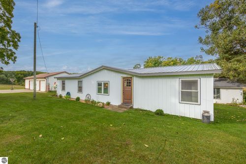 3667 N Lakola Rd, Leroy, MI, 49655-9306 | Card Image