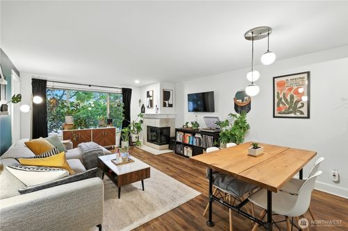 unit-7111-300 N 130th St, Seattle, WA, 98133-7974 | Card Image