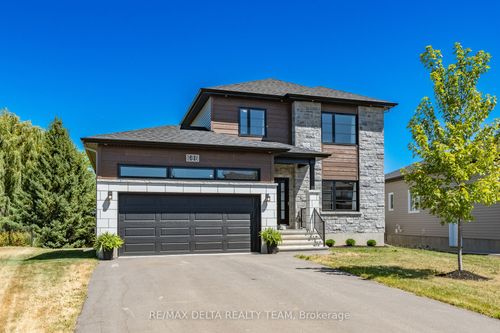 688 Geneva Cres, Embrun, ON, K0A1W0 | Card Image