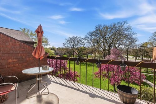 300-5200 S Tuckaway Boulevard, Greenfield, WI, 53221 | Card Image