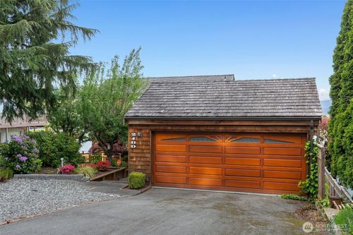 2180 Cove Dr, Oak Harbor, WA, 98277-8607 | Card Image