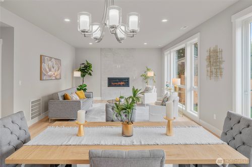 18556 Stone Ave N, Shoreline, WA, 98133-4014 | Card Image