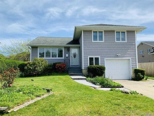4 Willow Pl, Hicksville, NY, 11801-1631 | Card Image