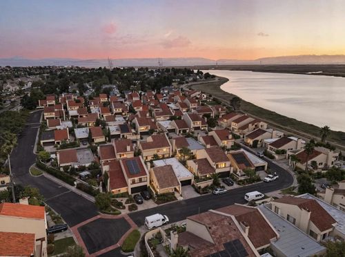 3 Lido Cir, Redwood City, CA, 94065-1302 | Card Image