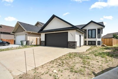 1301 55 Ave, House detached with 5 bedrooms, 2 bathrooms and 4 parking in Lloydminster AB | Image 2