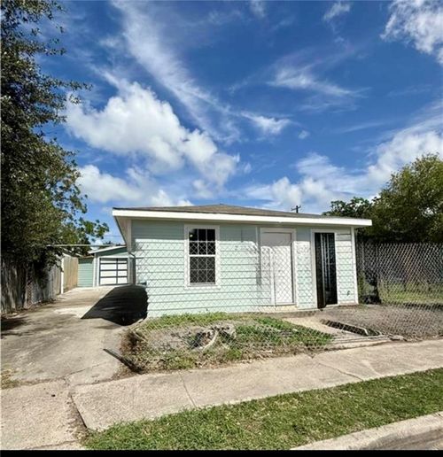 2838 Greenwood Dr, Corpus Christi, TX, 78405-2404 | Card Image