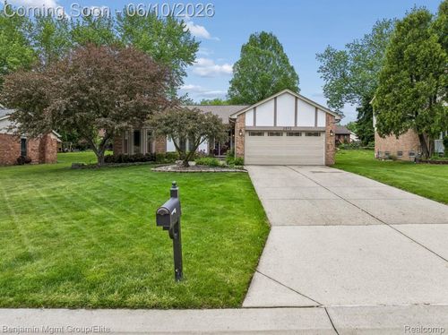 2072 Cumberland Rd, Rochester Hills, MI, 48307-3702 | Card Image