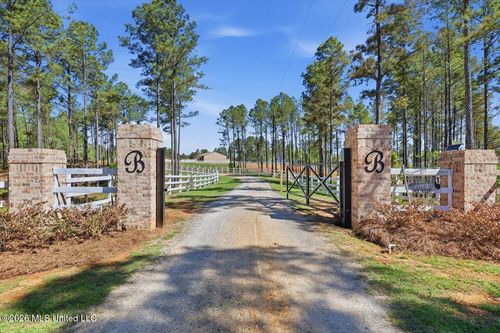 333 Beaverdam Rd, Camden, MS, 39045-9756 | Card Image