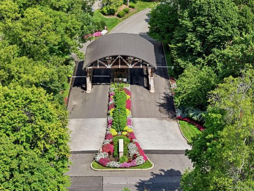 42 Country Club Dr, Jericho, NY, 11753-2815 | Card Image