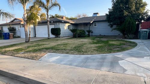 1905 Montgomery Avenue, Bakersfield, CA, 93304 | Card Image