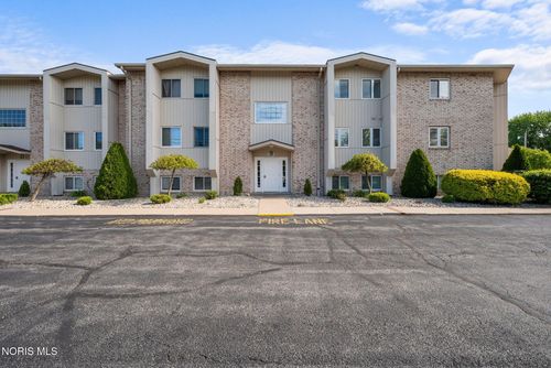c110-6640 Salisbury Rd, Maumee, OH, 43537-9601 | Card Image