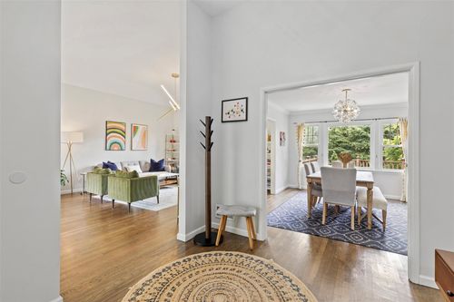 8 Sylvan Ln, Scarsdale, NY, 10583-7426 | Card Image