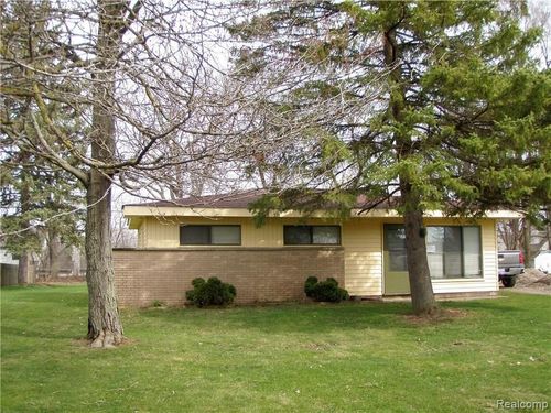 6360 Eastlawn Ave, Clarkston, MI, 48346-2418 | Card Image