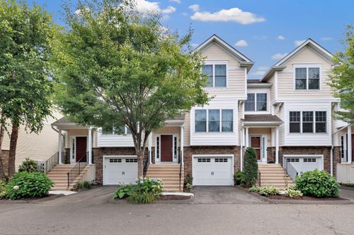 1102-1102 Woodland Hills Dr, Trumbull, CT, 06611-6365 | Card Image