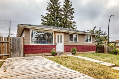 3224 41 St Se, Calgary, AB, T2B1E5 | Card Image
