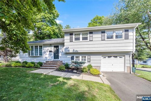 1 Crest Dr, Montvale, NJ, 07645-2301 | Card Image