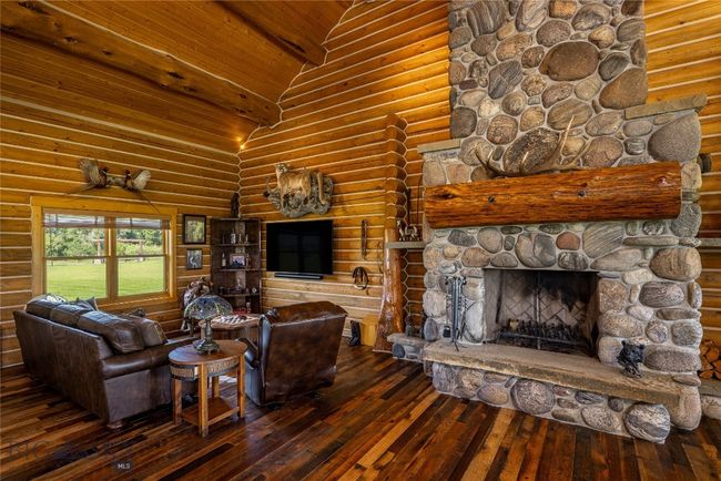 Entertainment Center Interior | Image 55