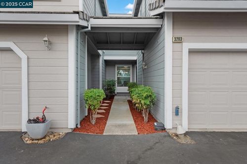 3203 Coyote Cir, Clayton, CA, 94517-1943 | Card Image