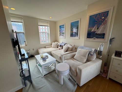 4-205 Endicott St, Boston, MA, 02113-1516 | Card Image