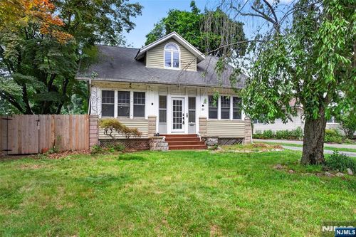 322 Romain Ave, Pompton Lakes, NJ, 07442-1333 | Card Image