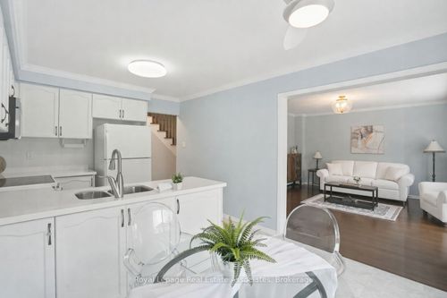 140 Fellowes Cres, Waterdown, ON, L8B0M7 | Card Image