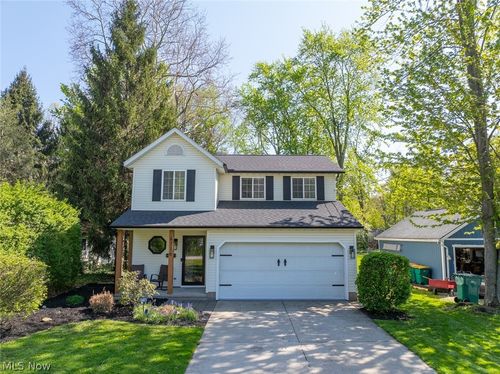 8716 Blossom Dr, Mentor, OH, 44060-6112 | Card Image