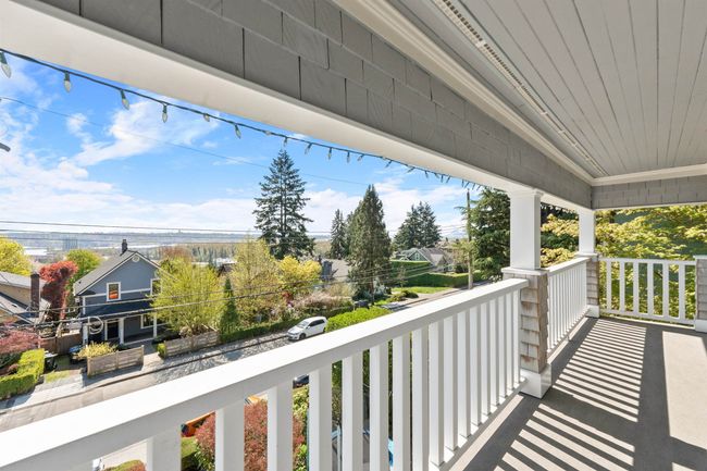 Balcony with covered porch | Image 25