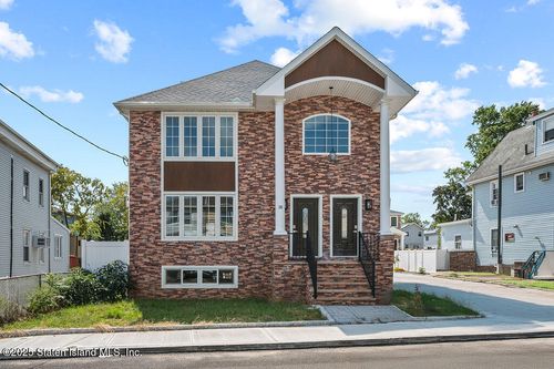 30 Church Ave, Staten Island, NY, 10314-4704 | Card Image