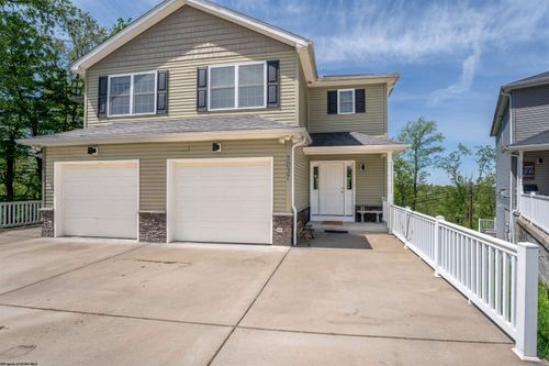 3037 6th Ave, Morgantown, WV, 26508-8432 | Card Image