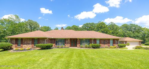 144 N Pine Dr, Madison, MS, 39110-9067 | Card Image