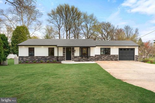 528 W Maple Ave, Langhorne, PA, 19047-2662 | Card Image